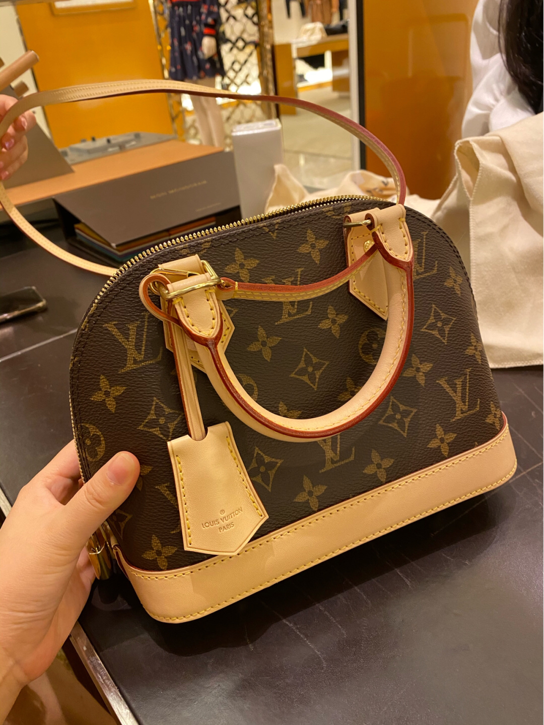 LV/路易威登女包老花锁头ALMA BB贝壳包手提包单肩斜跨包M53152